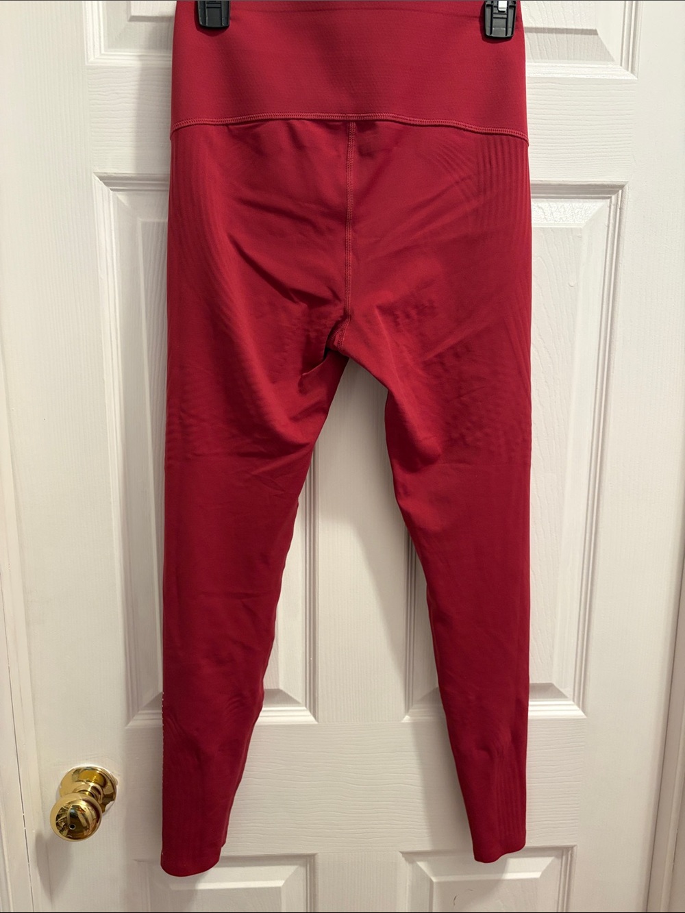 High-Waist Burgundy Women's Leggings with Subtle Knee Detail - Picture 7 of 7